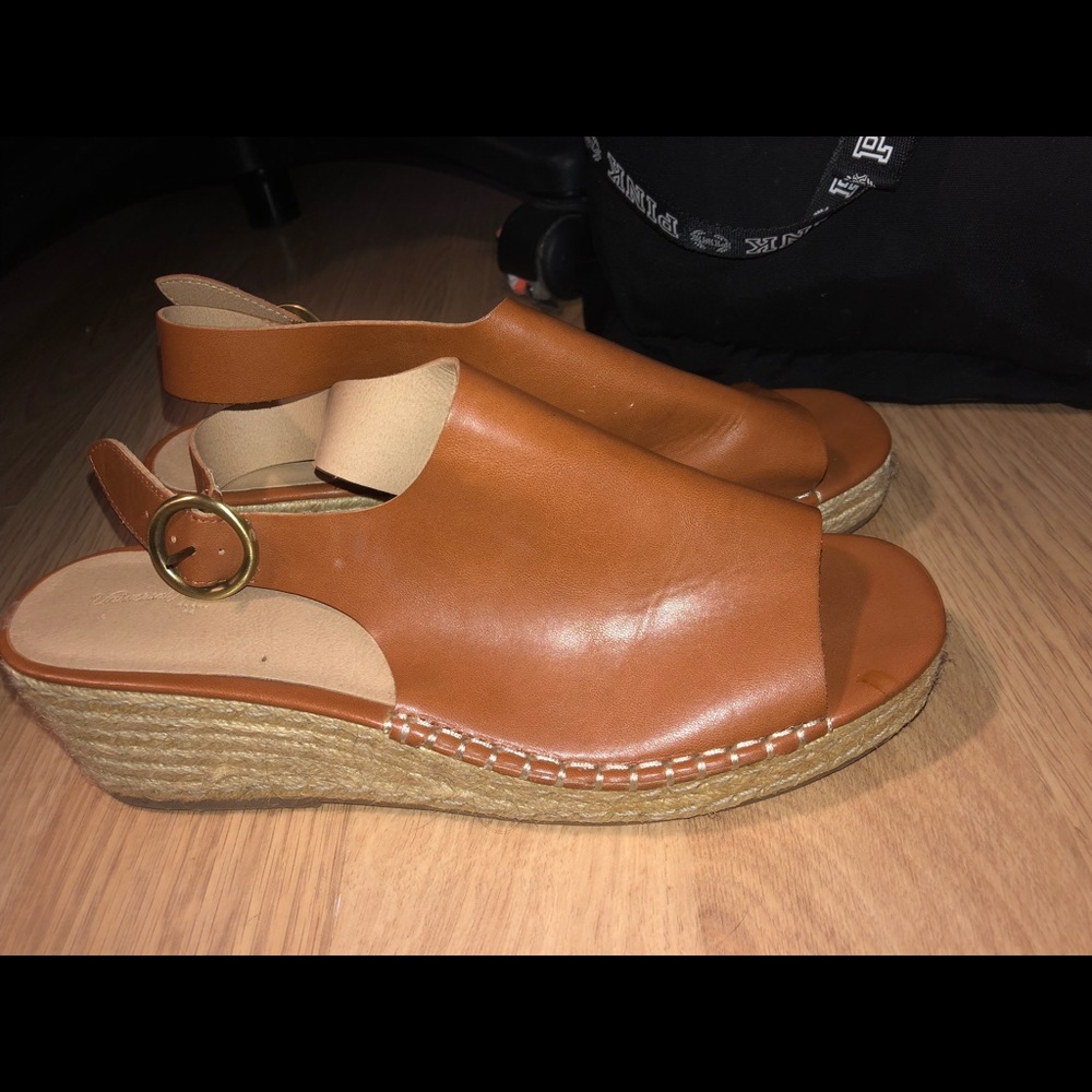 Sandals - Picture 2 of 3